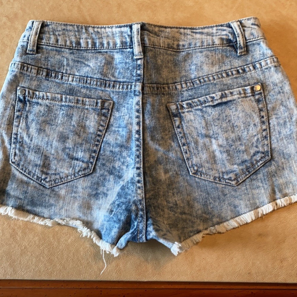 Shorts - Picture 2 of 3